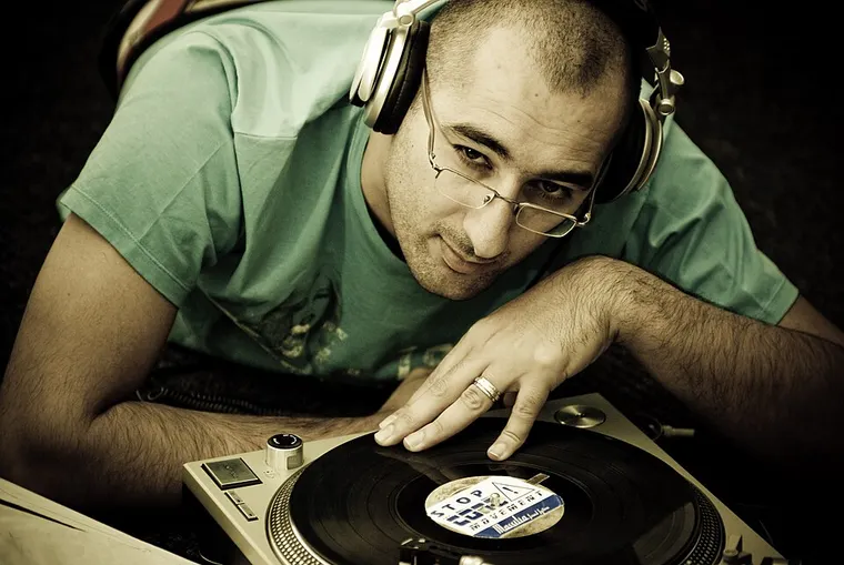 Authentic photograph of DJ Kayalik