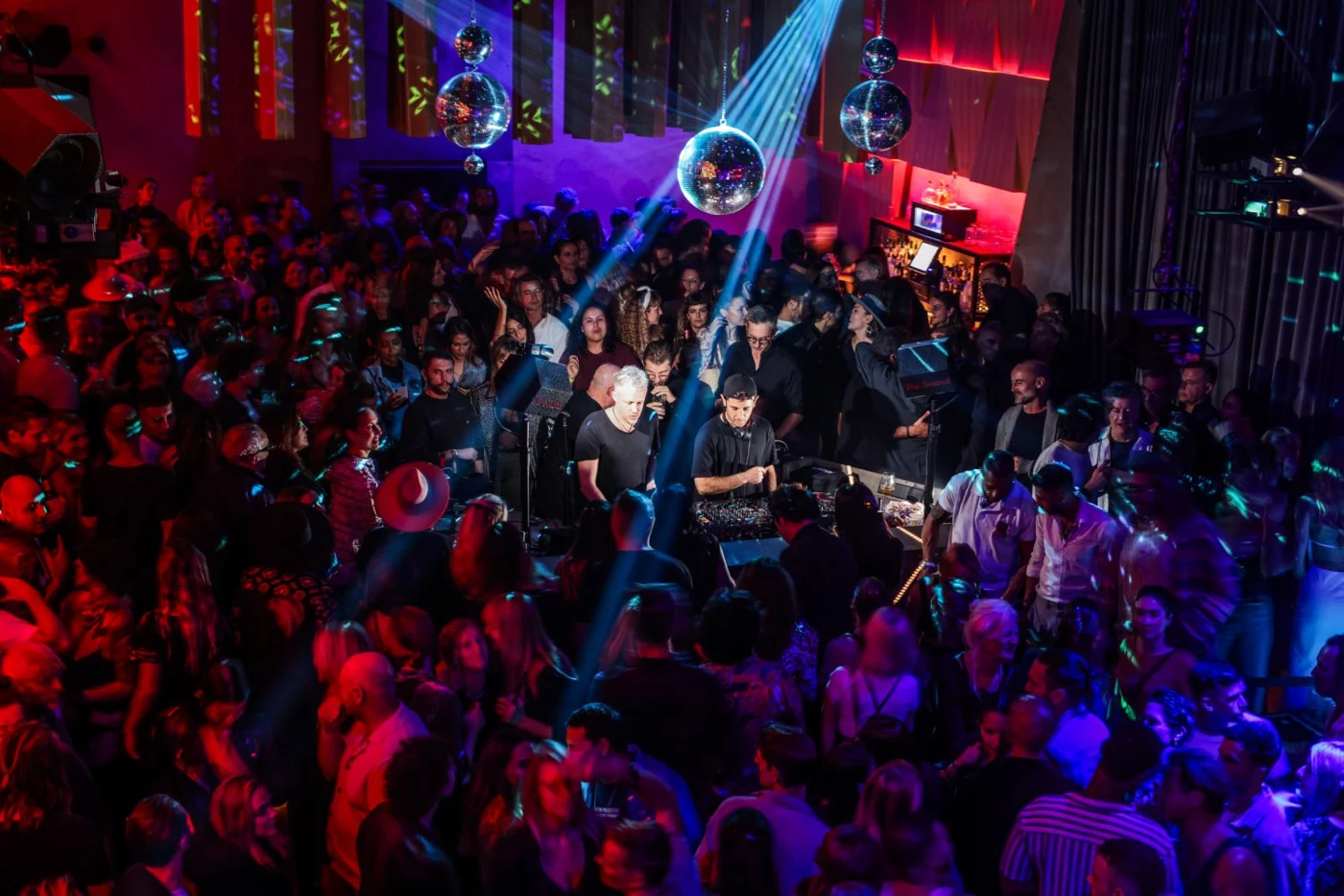Real archival photograph inside Akasha at Las Dalias, published by the venue’s official ticket partner; venue context rather than this event